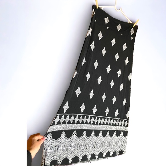 Charolette Russe l Maxi Skirt l Black w/ White Diamond Pattern l XL - Picture 6 of 6